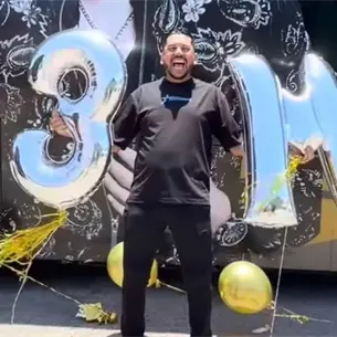 As&iacute; celebra Luis &Aacute;ngel El Flaco llegar a 3 millones de seguidores en Instagram  l VIDEO