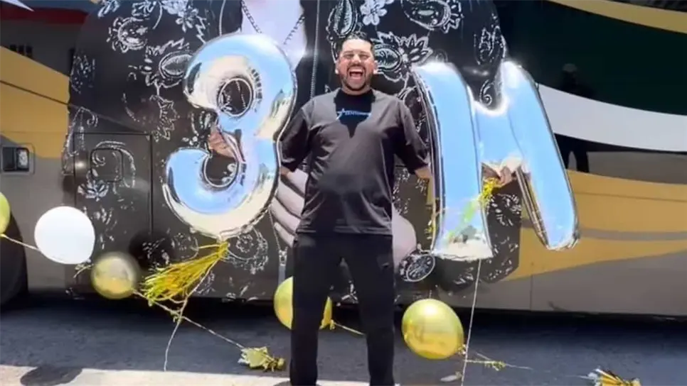 FOTO: Luis Ángel El Flaco celebra 3 millones de seguidores en Instagram