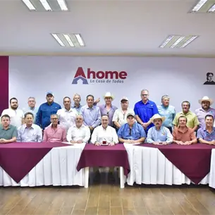 Productores de mango exponen preocupaciones por seguridad, agua y exportaciones ante Antonio Menéndez Productores de mango exponen preocupaciones por seguridad, agua y exportaciones ante Antonio Menéndez
