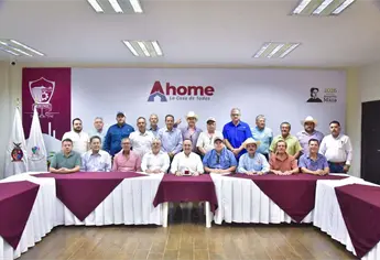 Productores de mango exponen preocupaciones por seguridad, agua y exportaciones ante Antonio Menéndez