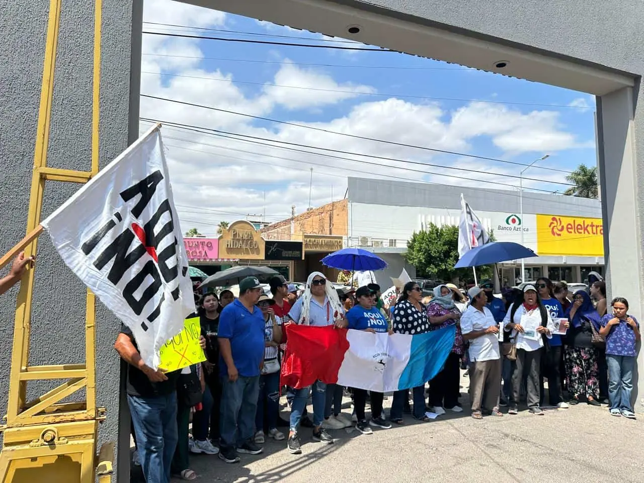 Integrantes de AquÍ No bloquean salida de hotel durante visita de Alicia Bárcena a Los Mochis Integrantes de AquÍ No bloquean salida de hotel durante visita de Alicia Bárcena a Los Mochis