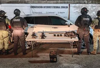 Asesinan a hombre y abandonan camioneta con ametralladoras para huir a pie en La Conquista, Culiac&aacute;n