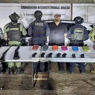 Detienen a un hombre con arsenal, droga y BMW robado tras enfrentamiento en Mocorito Detienen a un hombre con arsenal, droga y BMW robado tras enfrentamiento en Mocorito