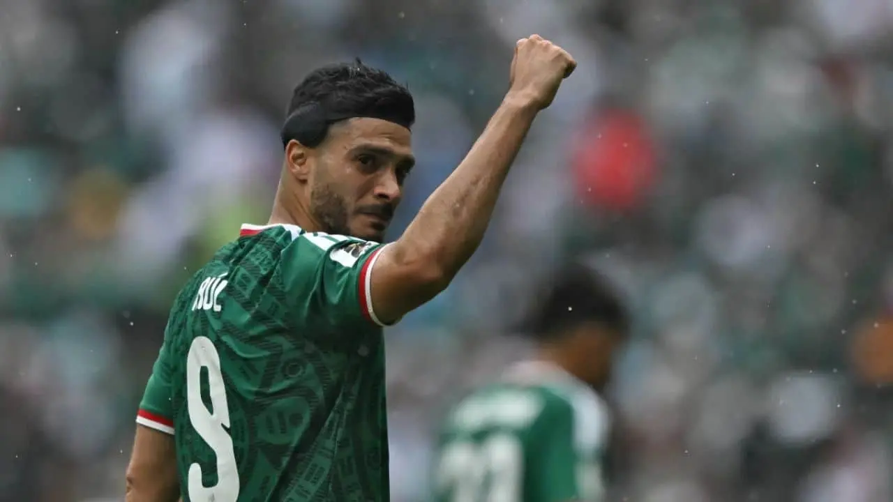 Raúl Jiménez y su accidente: Conoce por qué el futbolista mexicano tiene una banda de protección en la cabeza Raúl Jiménez y su accidente: Conoce por qué el futbolista mexicano tiene una banda de protección en la cabeza