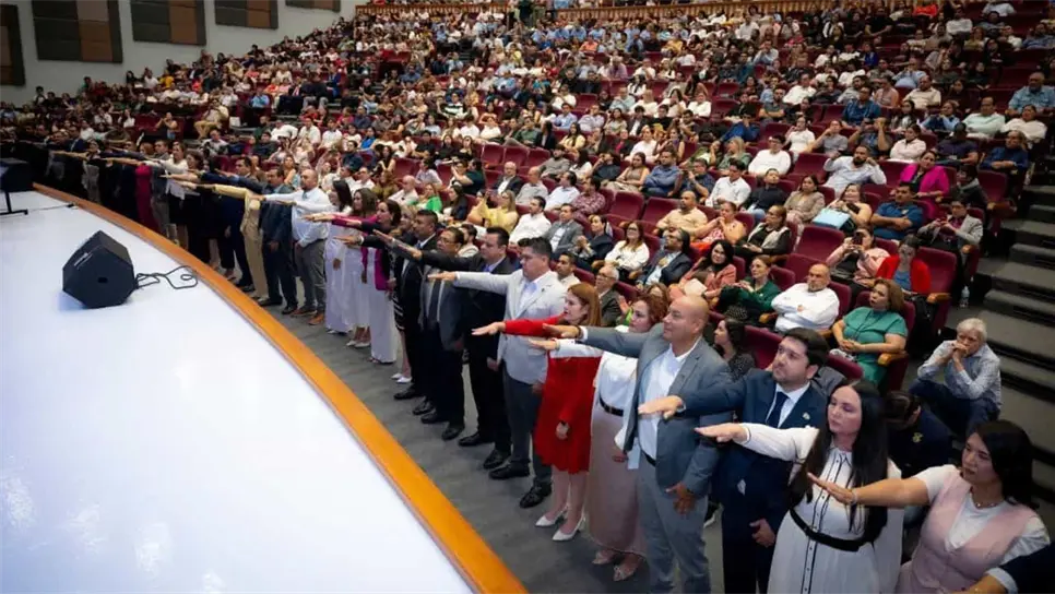 El dirigente universitario consideró que el Consejo Universitario, como máximo órgano de gobierno, tendría que dictar algunas “políticas de presión para que volteen a ver a la Universidad Autónoma de Sinaloa”, y exhortó a la comunidad rosalina a seguir trabajando en unidad para sacar adelante la gestión de recursos