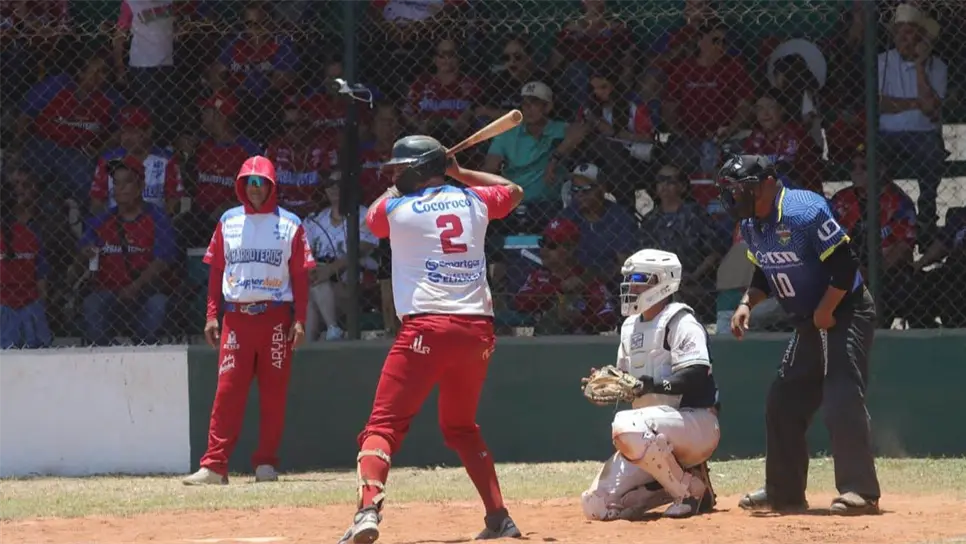 Los Pascoleros de San Miguel recibieron en el estadio Daniel Ibarra Heredia a los Gasolineros de Los Mochis y la serie arrojó una división de honores, lo que originó que Pascoleros avance y deje sin oportunidad a los Gasolineros