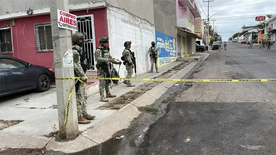 En el lugar quedaron convivencia los casquillos de bala de arma de alto calibre mientras que de los responsables del atentado no se lograron obtener características