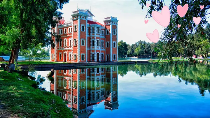 Pueblo Mágico sorprende con un castillo en un lago y paisajes de cuento, ideal para vacacionar Pueblo Mágico sorprende con un castillo en un lago y paisajes de cuento, ideal para vacacionar
