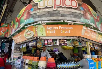 Aguas Frescas Tropico: el rincón del Mercado Pino Suárez donde todos buscan refrescarse