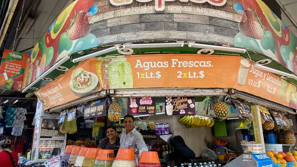 Los clientes pueden adquirirlas en diferentes presentaciones, desde vasos chicos hasta envases de un litro y dos litros, ideales para disfrutar durante un recorrido por el centro o después de realizar las compras en el mercado
