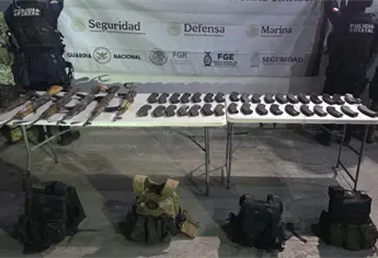 Este es el armamento asegurado tras agresi&oacute;n a polic&iacute;as estatales en Lomas de Monterrey en Mazatl&aacute;n
