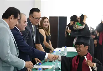 La inclusión abre caminos: Miguel Leonel culmina sus estudios de bachillerato en COBAES
