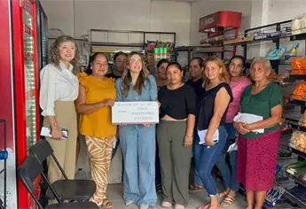 Alcaldesa de Culiac&aacute;n entrega cr&eacute;dito por m&aacute;s de 100 mil pesos a emprendedoras en la Bicentenario