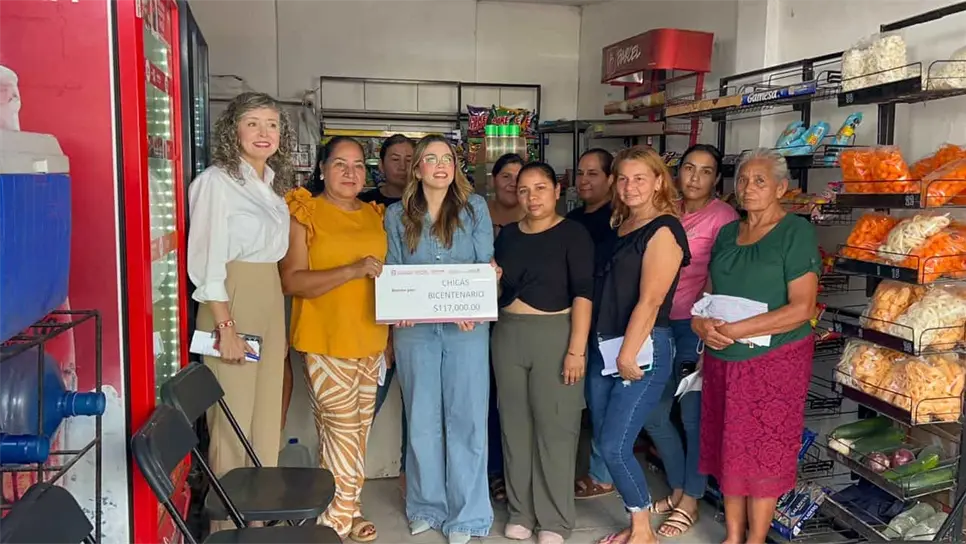 Alcaldesa de Culiacán entrega crédito por más de 100 mil pesos a emprendedoras en la Bicentenario