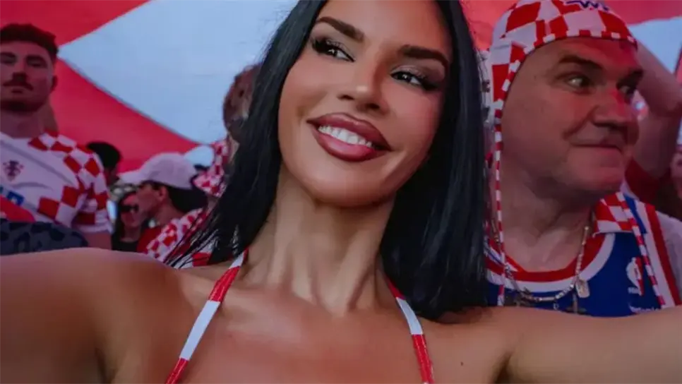Previo a su ingreso al estadio, Ivana Knöll provocó la locura de cientos de aficionados donde estos aprovecharon para tomarse la foto del recuerdo, donde esta tuvo el tiempo para hablar con un medio mexicano y demostrar su amor por un equipo de la Liga MX