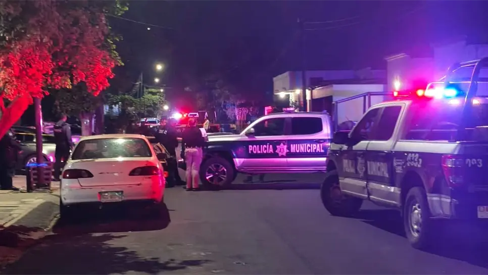 Vecinos del sector informaron a las autoridades que se habían escuchado fuertes detonaciones de armas de fuego y dieron aviso al servicio de emergencias