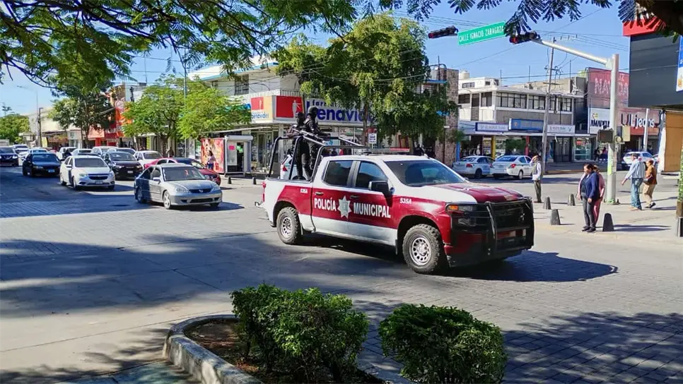 Aplican nuevo reglamento en Los Mochis y detienen a tres jóvenes por portar un machete