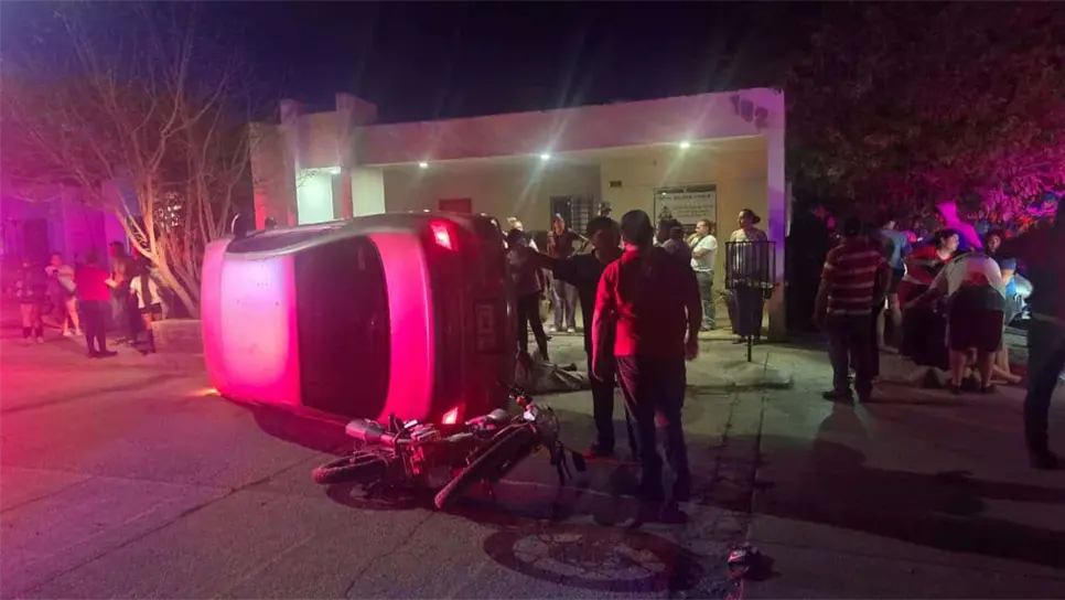Familia completa a bordo de motocicleta termina hospitalizada tras aparatoso accidente en Guasave