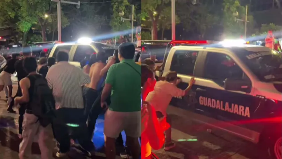 Cientos de personas corrieron para celebrar con dos policías quienes estaban a bordo de su patrulla, pero jamás pensarían que sus vidas podían correr peligro, ya que los aficionados comenzaron a mover de manera violenta la unidad ante el riesgo de ser volteada y ocasionar daños materiales