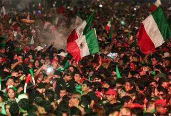 Aficionados abarrotan el &Aacute;ngel de la Independencia para festejar victoria de M&eacute;xico en el Mundial 2026 | VIDEO