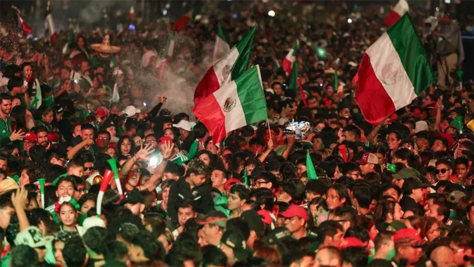 El monumento histórico de la CDMX es el punto de reunión de los grandes triunfos de la Selección Mexicana por lo que chicos y grandes acudieron para vivir una noche llena de alegría