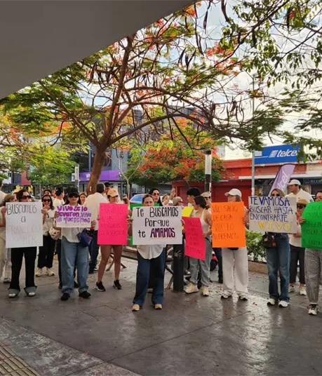 Entre lágrimas y exigencia de respuestas, marchan en Los Mochis para pedir la localización de Francisco Javier Ibarra Rodríguez Entre lágrimas y exigencia de respuestas, marchan en Los Mochis para pedir la localización de Francisco Javier Ibarra Rodríguez