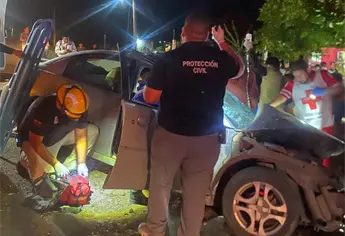 Siete heridos, entre ellos cinco niños, tras encontronazo entre dompe y automóvil en El Fuerte