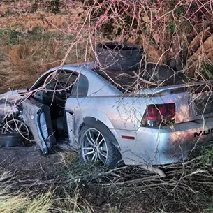 Aparatoso accidente en la carretera El Carrizo - Jahuara deja un herido y cuantiosos da&ntilde;os materiales