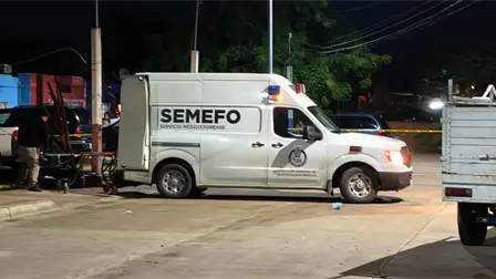 Asesinan a balazos a un menor de 14 años de edad afuera de su domicilio en el fraccionamiento Los Girasoles en Culiacán Asesinan a balazos a un menor de 14 años de edad afuera de su domicilio en el fraccionamiento Los Girasoles en Culiacán