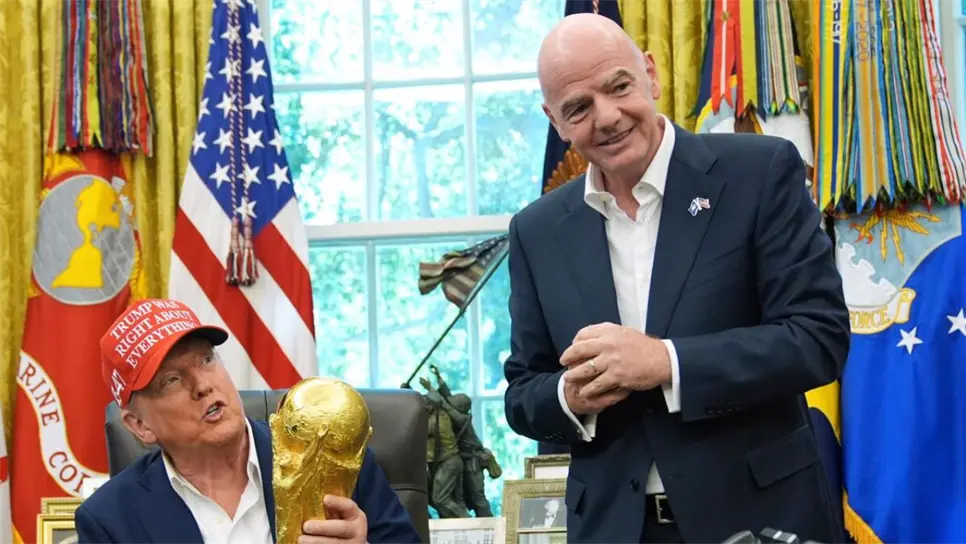 La decisión representa un cambio significativo respecto al protocolo utilizado en las ediciones recientes de la Copa del Mundo. Tanto en Rusia 2018 como en Qatar 2022, fue únicamente el presidente de la FIFA quien entregó el trofeo al capitán de la selección campeona