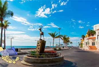 Esta playa, en frente de Mazatlán, destaca por su arena fina y aguas azul turquesa