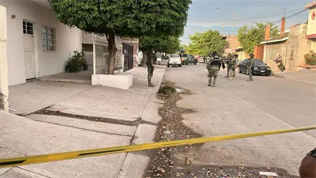 Atacan a balazos a un joven en la colonia Guadalupe Victoria, en Culiacán Atacan a balazos a un joven en la colonia Guadalupe Victoria, en Culiacán