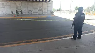 Localizan a joven ejecutado a balazos bajo el puente de La Costerita, cerca del Aeropuerto de Culiac&aacute;n