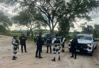 Convoy armado irrumpe en comunidad de Choix; privan de la libertad a cuatro hombres y evacúan familias