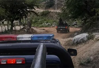 Hallan sin vida a hombre levantado por convoy armado en Choix; su hijo, un adolescente fue liberado