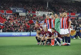 Así fue el homenaje de la Policía de Dallas a la Selección de Noruega antes de su duelo | VIDEO