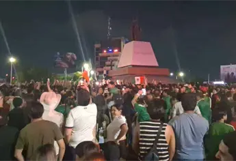 Cientos de culichis abarrotan La Canasta para celebrar el triunfo de la Selección Mexicana