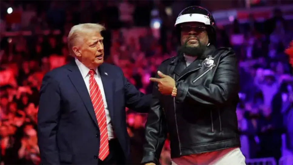 Cabe mencionar que durante la campaña presidencial de Donald Trump, la agrupación Village People fue la encargada de cantar la legendaria canción YMCA en las visitas que hacía a los diferentes estados de la nación norteamericana para conseguir el voto de la ciudadanía