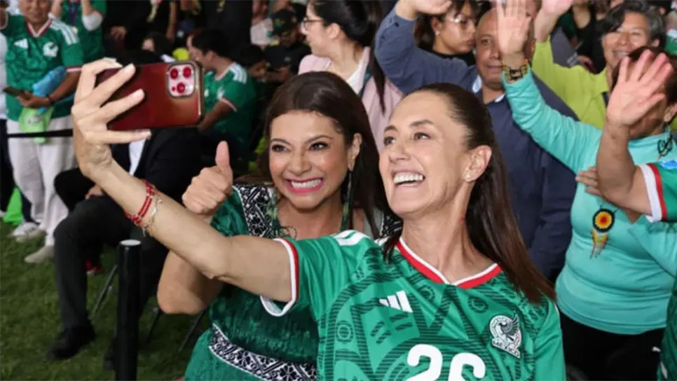 La mandataria además reveló a los medios de comunicación presente en la conferencia matutina, que verá el partido de México ante Ecuador en una alcaldía de la CDMX en compañía de la jefa de gobierno capitalina, Clara Brugada