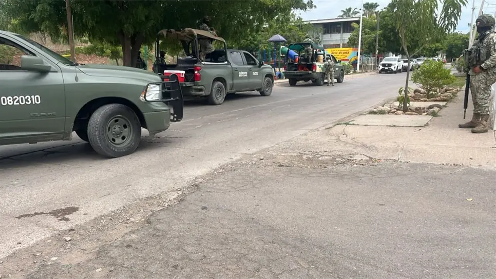 Hallan a hombre sin vida envuelto en plástico frente a un parque en Villa Bonita, Culiacán