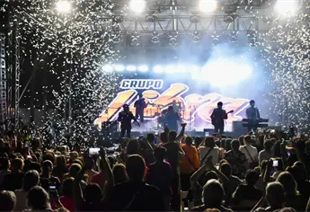 Los Terrícolas y Grupo Libra hacen cantar a miles en el Baile Romántico del Festival de Mi Ciudad 2026