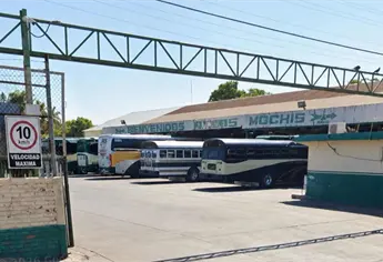 Camión se queda sin frenos y atropella a tres personas dentro de central camionera en Los Mochis