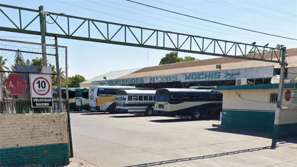 Camión se queda sin frenos y atropella a tres personas dentro de central camionera en Los Mochis