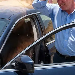 ¡Son un horno! ¿Cómo sacar el calor de tu auto antes de subirte y empezar a conducir? ¡Son un horno! ¿Cómo sacar el calor de tu auto antes de subirte y empezar a conducir?