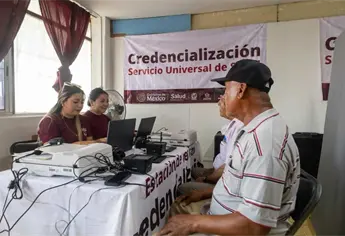Adultos mayores y personas con discapacidad pueden tramitar credencial para atención gratuita en IMSS o ISSSTE