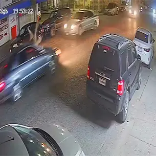 Captan en video a conductor que atropell&oacute; a una mujer y escap&oacute;; autoridades lo buscan en Los Mochis