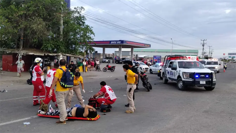 Personal de Tránsito llevó a cabo el peritaje correspondiente para deslindar responsabilidades y establecer cómo ocurrió el percance