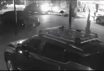 Buscan a automovilista que chocó una carreta de comida y dejó a una mujer herida en Los Mochis