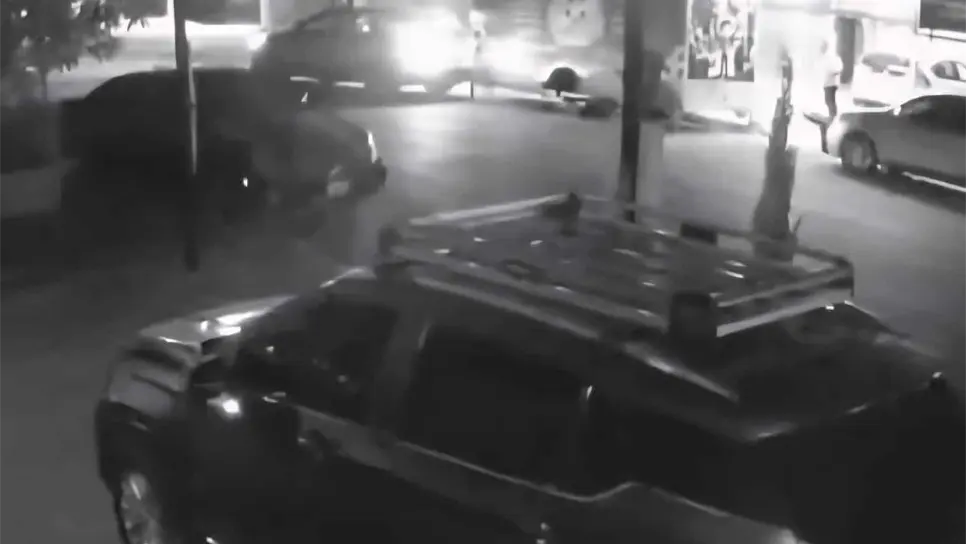 Buscan a automovilista que chocó una carreta de comida y dejó a una mujer herida en Los Mochis