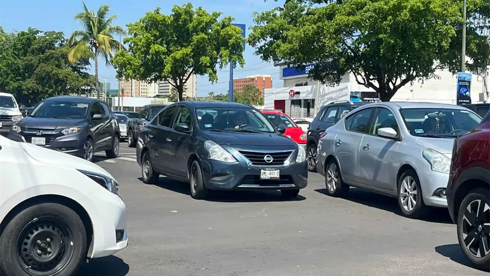 Cierre del bulevar Pedro Infante de Culiacán provoca caos vial